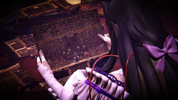 紫のリボンをつけた長い黒髪の人物が、本棚のある部屋で小さな主人公が立つペン画の原稿用紙を両手で持っている。周りの床にもほかの原稿用紙が散らばっている