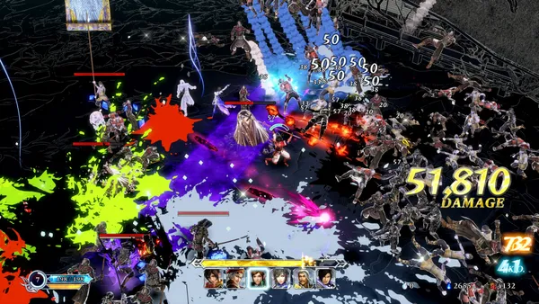 見下ろし視点で大勢の敵兵が吹き飛ぶ戦闘画面。画面下に英傑の顔アイコンとゲージがある